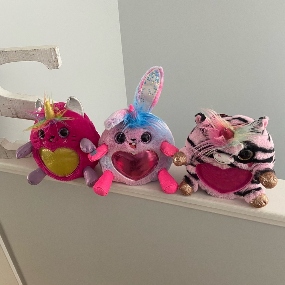 Rainbocorns stuffed animals middle one makes sounds *smoke free home